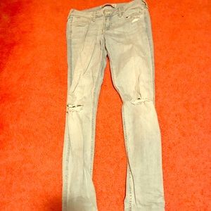 Size 5r Light-wash Hollister skinny jeans